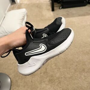Toddler Nike size 9 Flex Run